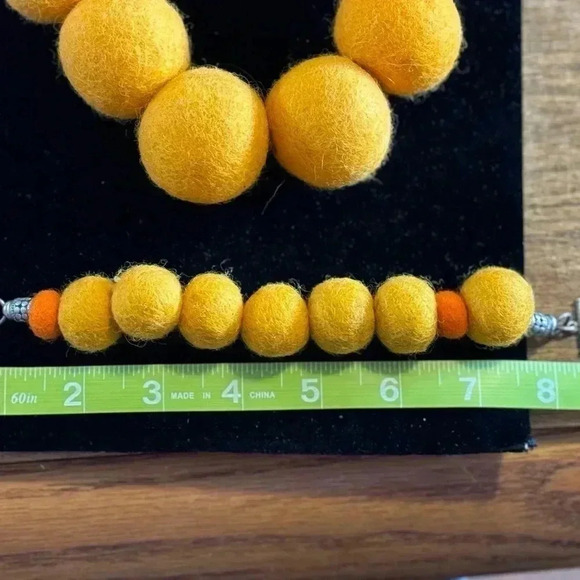 UNIQUE handmade wool necklace and bracelet. Smoke free home. - Picture 5 of 5